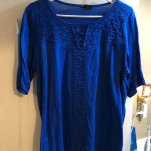 New Directions embroidered short sleeve shirt size XL